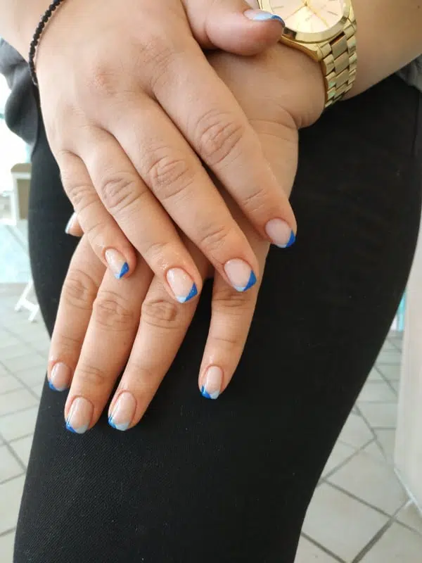 Νύχια Γαλλικό - 12 Ιδέες για το απόλυτο Γαλλικό Μανικιούρ Γαλλικό μανικιούρ κόκκινο λευκό, νύχια