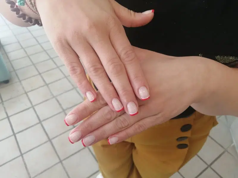 Νύχια Γαλλικό - 12 Ιδέες για το απόλυτο Γαλλικό Μανικιούρ Γαλλικό μανικιούρ μπλε λευκό, νύχια