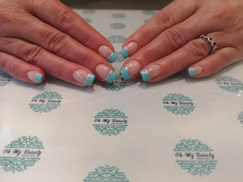 Νύχια Γαλλικό - 12 Ιδέες για το απόλυτο Γαλλικό Μανικιούρ Γαλλικό μανικιούρ με γκλίτερ