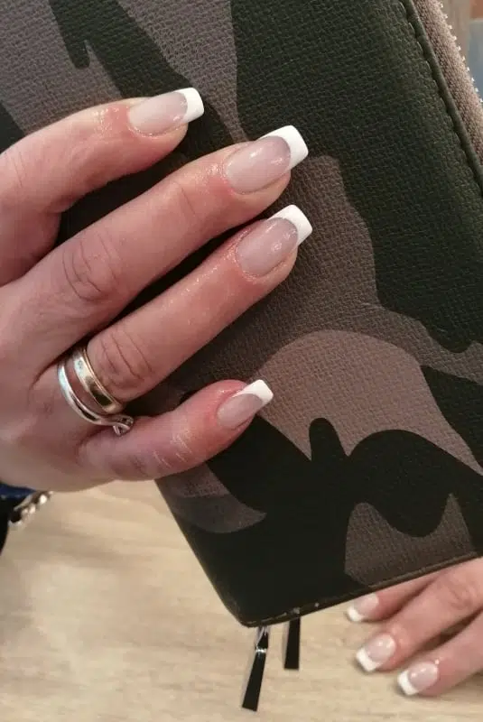 Νύχια Γαλλικό - 12 Ιδέες για το απόλυτο Γαλλικό Μανικιούρ Γαλλικό μανικιούρ, μακριά τετράγωνα νύχια