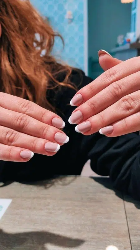 Νύχια Γαλλικό - 12 Ιδέες για το απόλυτο Γαλλικό Μανικιούρ Οβάλ νύχια γαλλικό μανικιούρ