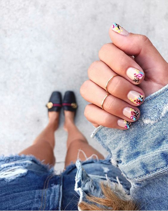 nail art με ανοιξιάτικο mood