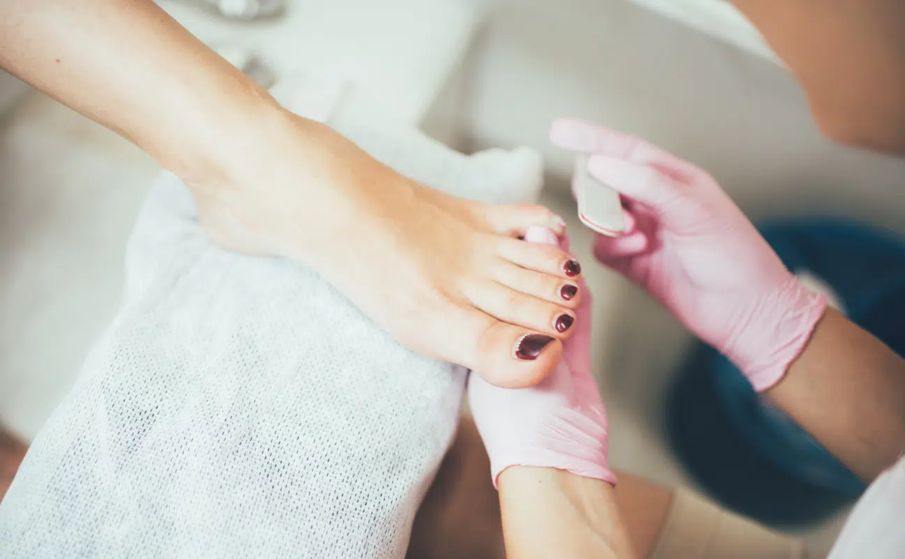 ΑΦΑΙΡΕΣΗ ΗΜΙΜΟΝΙΜΟΥ ΠΕΝΤΙΚΙΟΥΡ αφαίρεση ημιμόνιμου πεντικιούρ