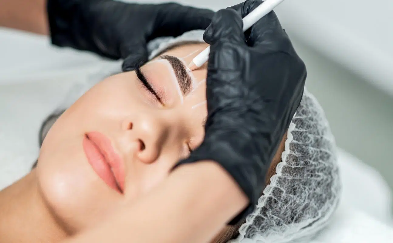 Microblading φρυδιών διαδικασία