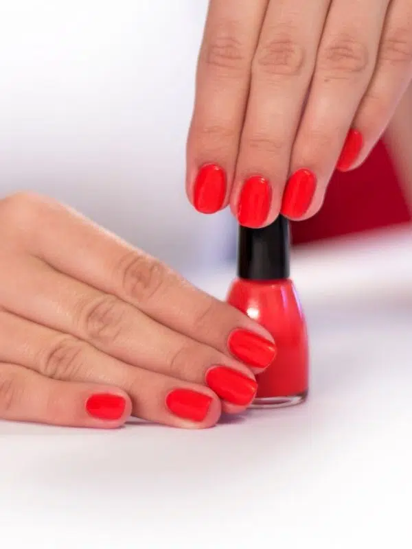 Χρώμα νυχιών: Τι χρώμα να βάψω τα νύχια μου; karpouzi kaokairina