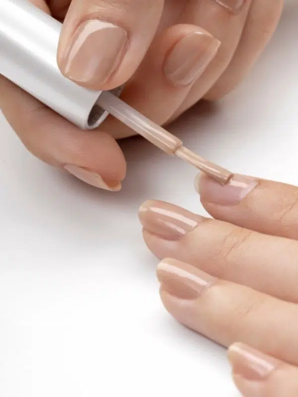 Χρώμα νυχιών: Τι χρώμα να βάψω τα νύχια μου; mpez nyxia fthinoporo