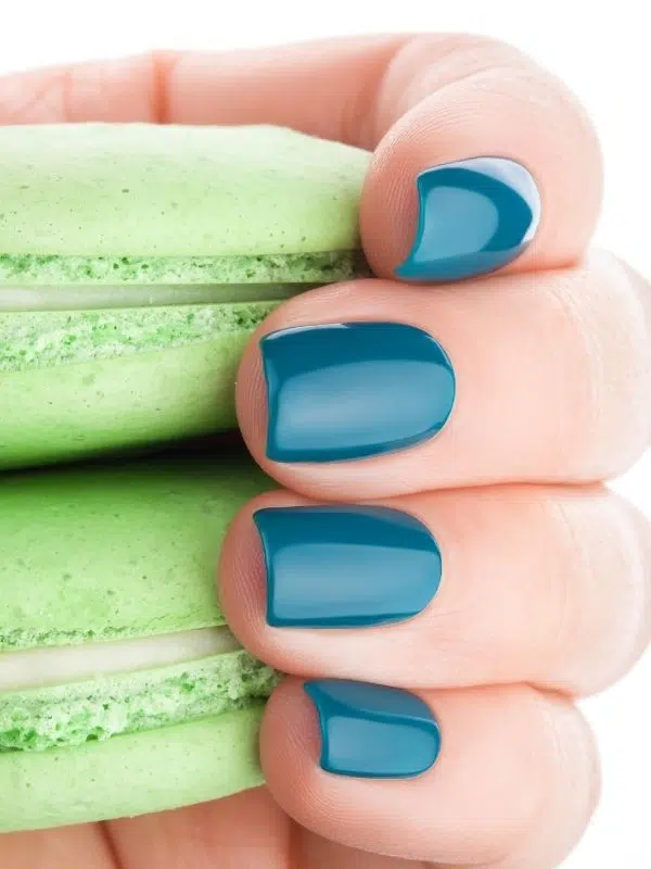 Χρώμα νυχιών: Τι χρώμα να βάψω τα νύχια μου; petrol xrwma nyxiwn fthinoporo