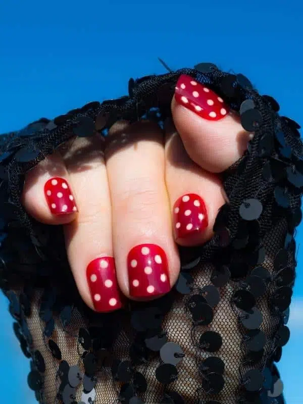 50 Σαγηνευτικά Μανικιούρ Κόκκινα Νύχια klassika poua kokkina