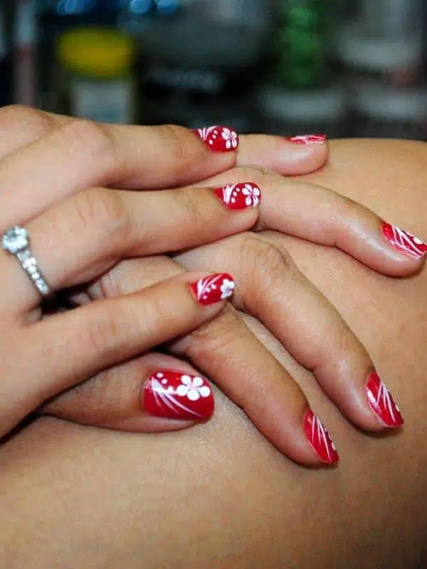 50 Σαγηνευτικά Μανικιούρ Κόκκινα Νύχια kokkina nyxia floral
