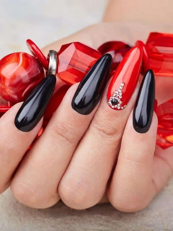 50 Σαγηνευτικά Μανικιούρ Κόκκινα Νύχια mayra kokkina nyxia me kosmima