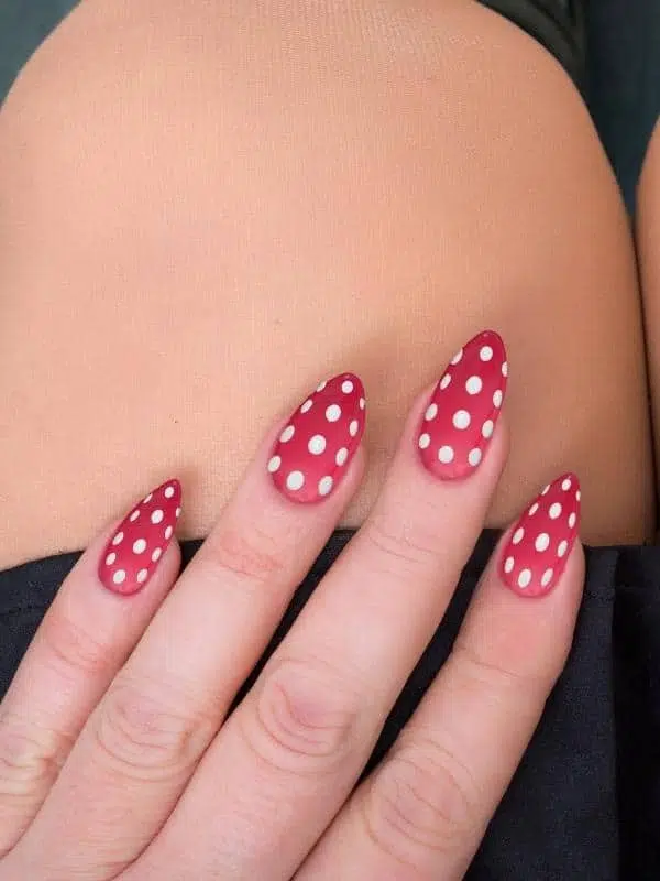 50 Σαγηνευτικά Μανικιούρ Κόκκινα Νύχια poua nyxia kokkino leuko