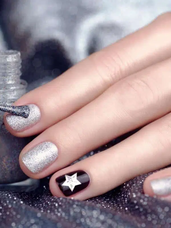 Μαύρα Νύχια - 50 Σχέδια Μανικιούρ asimi stras manikiour mavro