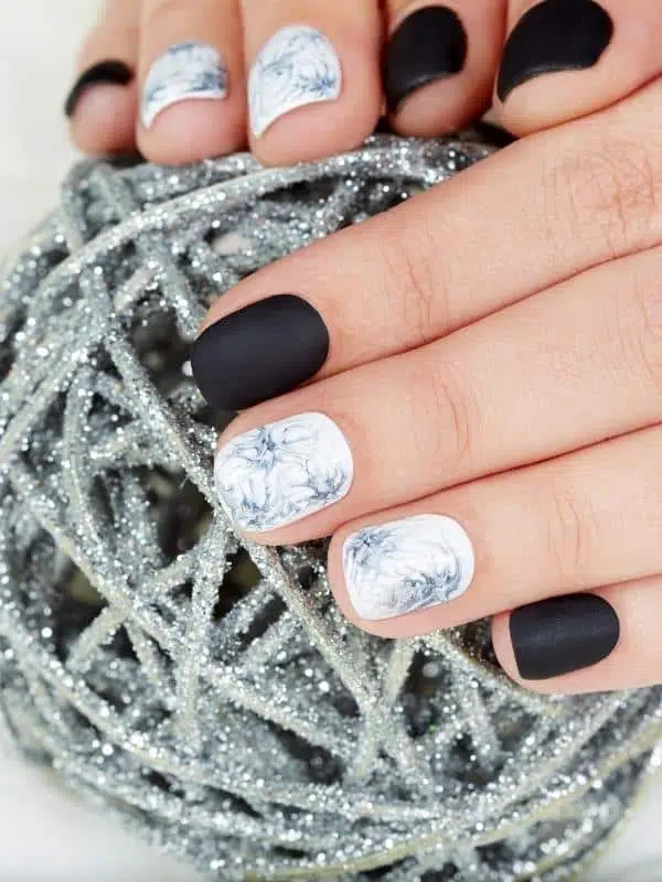 Μαύρα Νύχια - 50 Σχέδια Μανικιούρ aspromavra