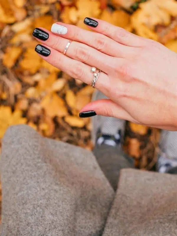 Μαύρα Νύχια - 50 Σχέδια Μανικιούρ aspromavro manikiour