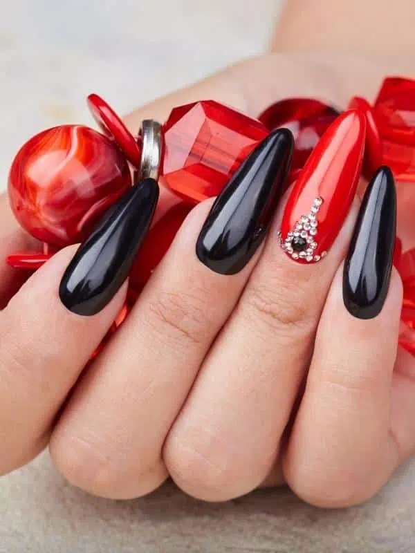 Μαύρα Νύχια - 50 Σχέδια Μανικιούρ kokkino mavro manikiour kosmima