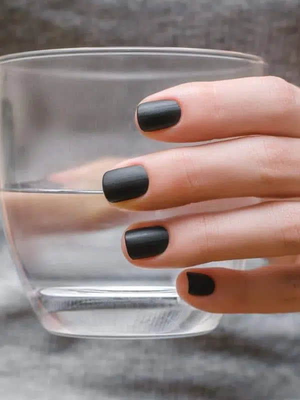 Μαύρα Νύχια - 50 Σχέδια Μανικιούρ mat mavra nyxia konta