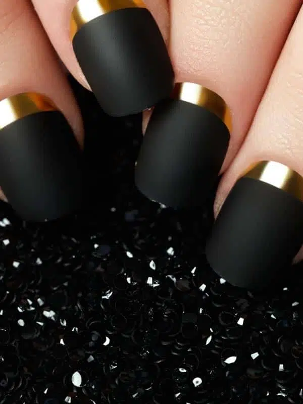 Μαύρα Νύχια - 50 Σχέδια Μανικιούρ mavra nyxia mat me