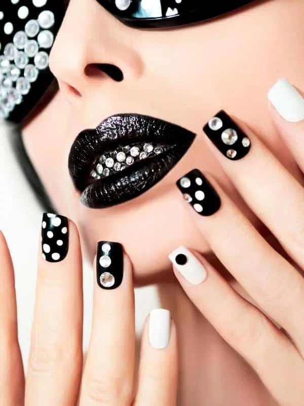 Μαύρα Νύχια - 50 Σχέδια Μανικιούρ mavra poua nyxia kosmima