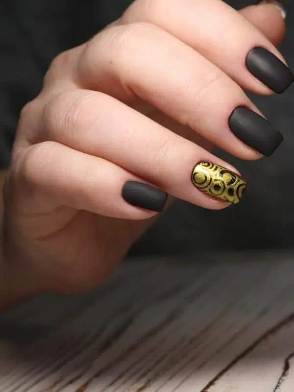 Μαύρα Νύχια - 50 Σχέδια Μανικιούρ mavra xrysa nyxia