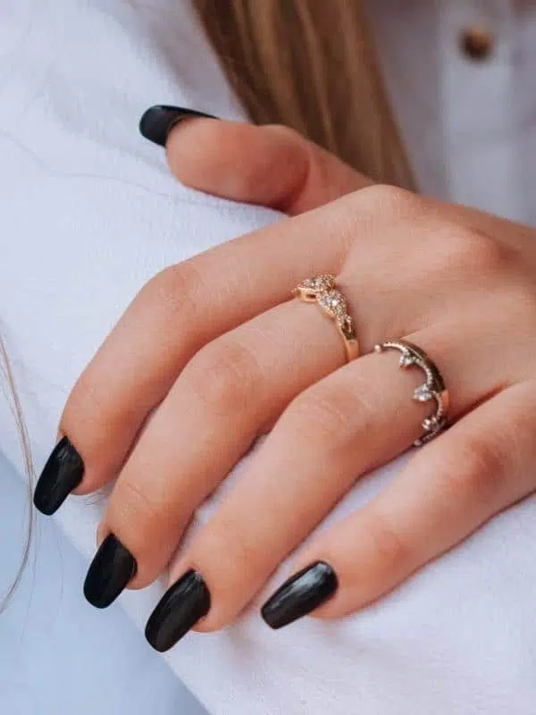 Μαύρα Νύχια - 50 Σχέδια Μανικιούρ mayra nyxia amygdalo