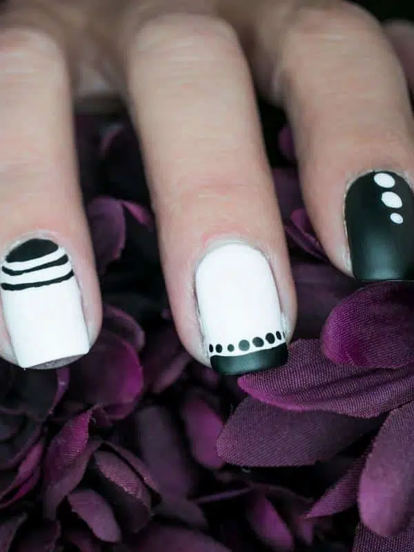 Μαύρα Νύχια - 50 Σχέδια Μανικιούρ nyxia leuka mayra