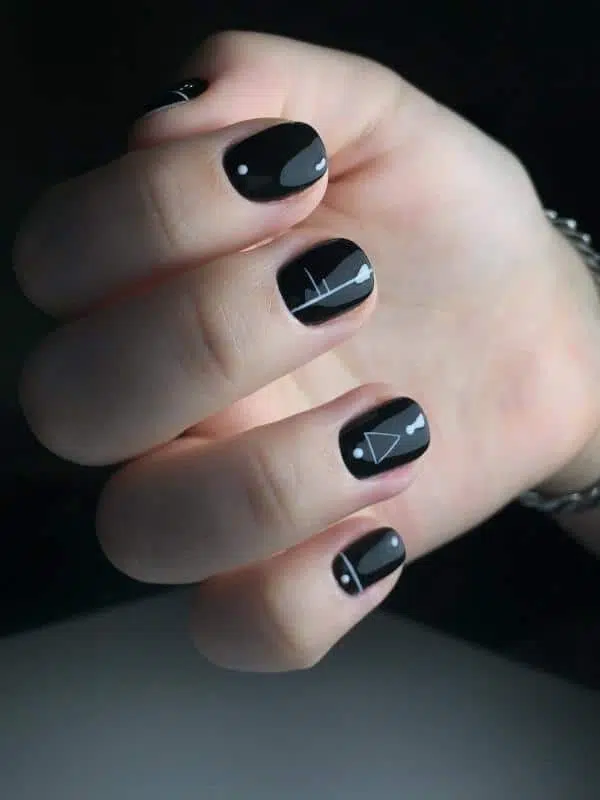 Μαύρα Νύχια - 50 Σχέδια Μανικιούρ nyxia mavra me gewmetrika leuka