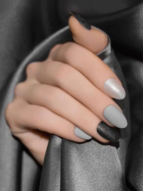 Μαύρα Νύχια - 50 Σχέδια Μανικιούρ skouro manikiour