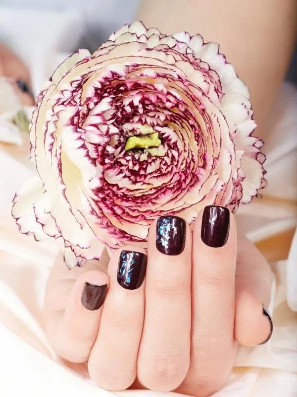 20 Εντυπωσιακά σχέδια για κοντά νύχια konta nyxia entipwsiako