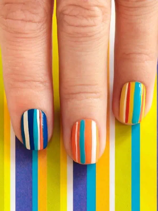 20 Εντυπωσιακά σχέδια για κοντά νύχια konta nyxia rige