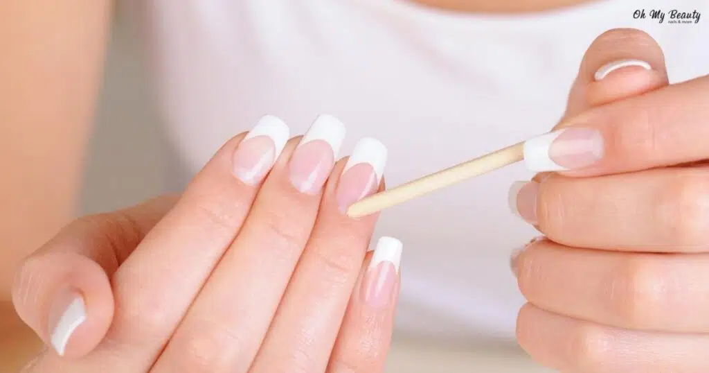 Πώς να κάνεις ημιμόνιμο μανικιούρ στο σπίτι Βγάζω πετσάκια & παρανυχίδες πριν από ημιμόνιμο μανικιούρ στο σπίτι