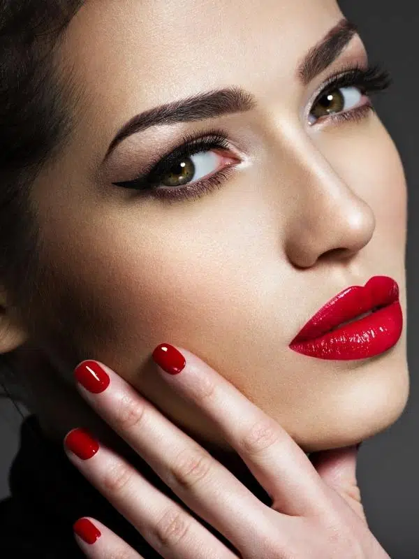 20 Υπέροχα μακιγιάζ με κόκκινο κραγιόν makigiaz me kokkino kragion 11