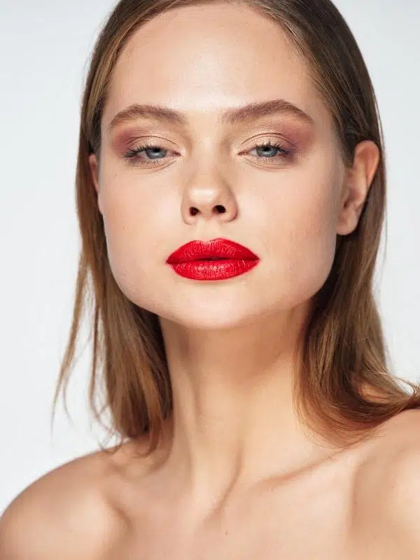 20 Υπέροχα μακιγιάζ με κόκκινο κραγιόν makigiaz me kokkino kragion 18