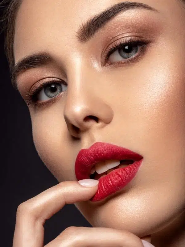 20 Υπέροχα μακιγιάζ με κόκκινο κραγιόν makigiaz me kokkino kragion 2