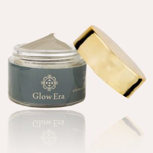 Glow Era face mask with clay