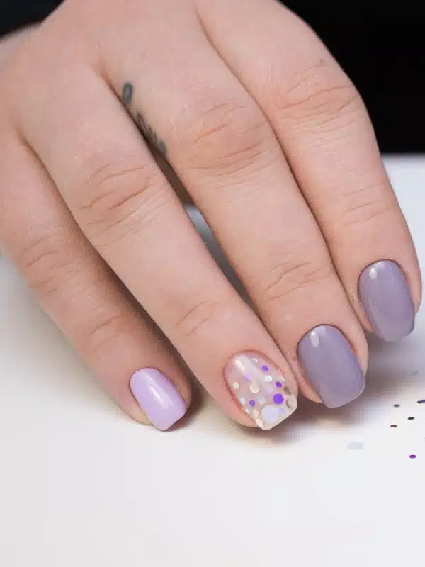 Νύχια Πάσχα 2023 - 30 Σχέδια Ιδέες mov nixia pasxa dixromia sxedio min