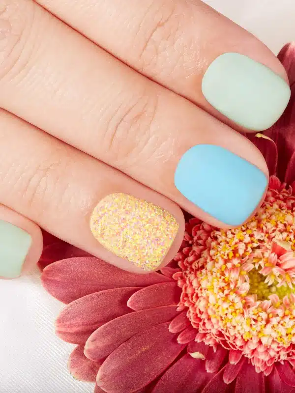 polixromo anoiksiatiko manikiour