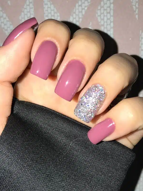 Μωβ Νύχια 50 Σχέδια Mwb roz makria nyxia diakosmisi glitter min