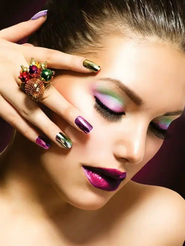 Μωβ Νύχια 50 Σχέδια entypwsiako mwb metalliko manikiour min