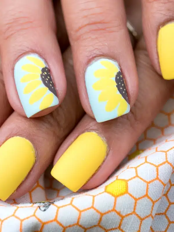 Καλοκαιρινά Νύχια Καλοκαιρινά νύχια κίτρινα σχέδια ματ